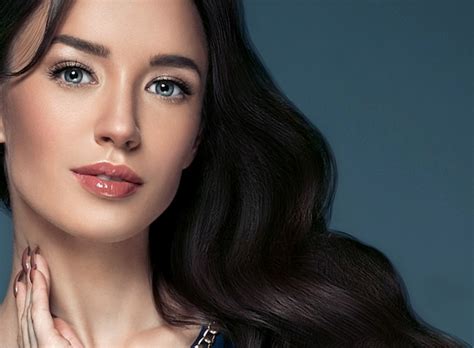 Premium Photo Woman Perfect Hair Beautiful Female Portrait Over Blue Background Brunette