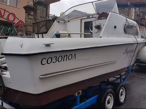 Продавам лодка Пластмасова лодка Holland Boat Лодка без двигател 7 м 4 ...