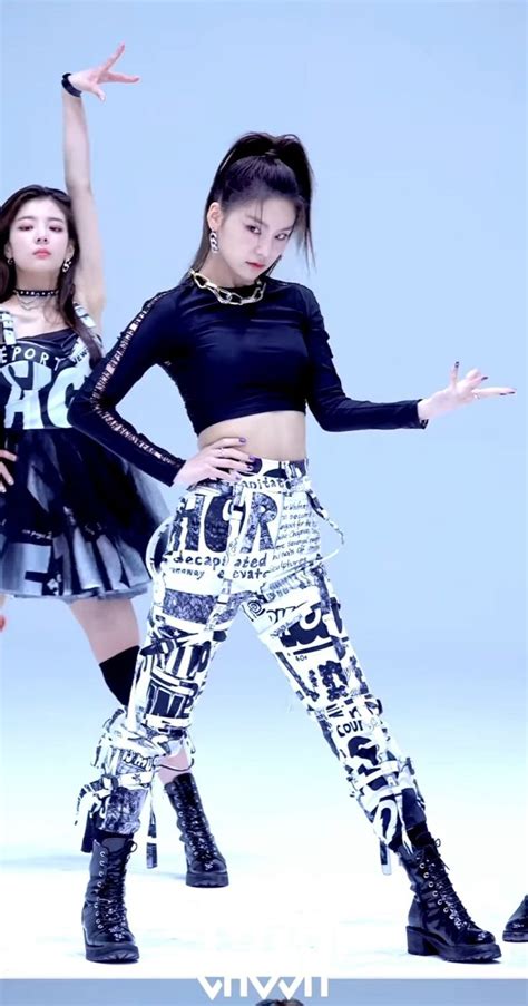 Itzy Wannabe Yeji Stage Outfit Stage Outfits Kpop Outfits Outfits