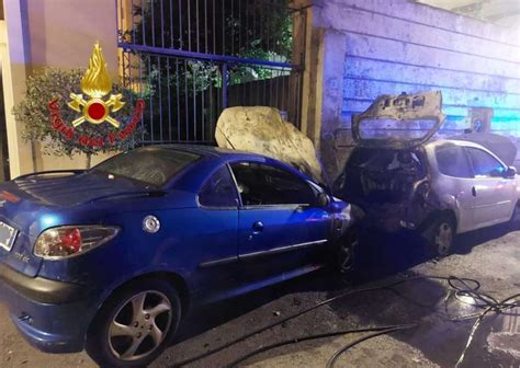 Foto Salerno Fiamme Nella Notte Coinvolte Due Auto