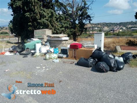 Reggio Calabria Degrado Ed Incuria Nei Pressi Dello Stadio Lo Presti