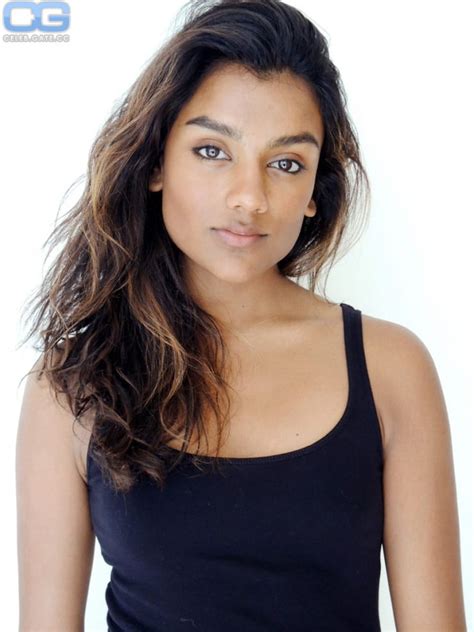 Simone Ashley Nackt Bilder Onlyfans Leaks Playboy Fotos Sex Szene