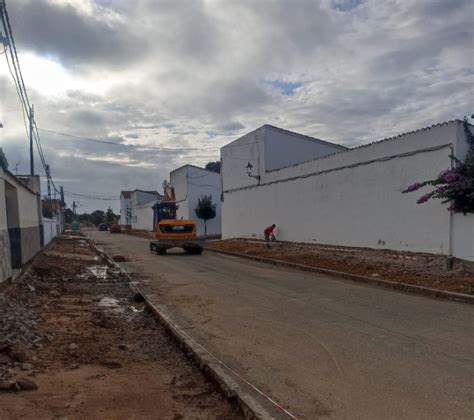 El Ayuntamiento invierte más de 80 000 euros en asfaltar las calles de