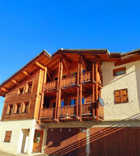 Arc Chalet Les Arcs Ski Chalet For Catered Chalet Skiing Holidays