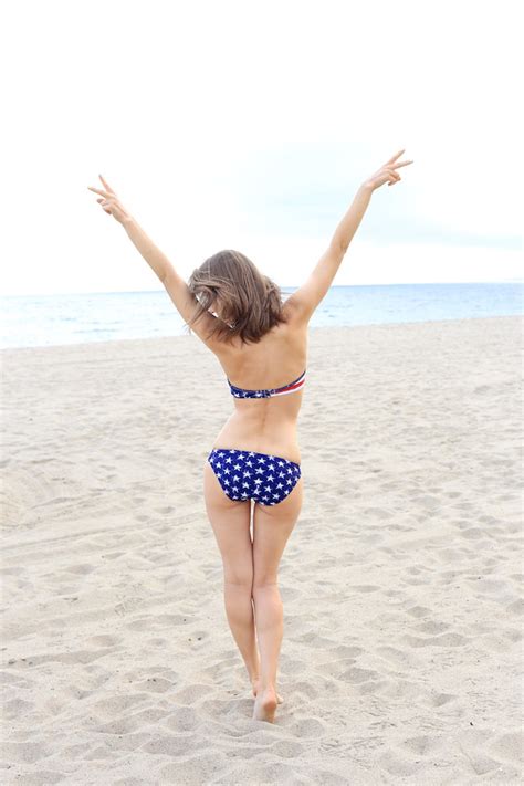 9 Hot Sexy Diana Marks Bikini Pics