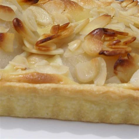 Frangipane Tart with Pear and Crunchy Almonds | RICARDO