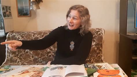 Писательница Анна Игнатова из Санкт-Петербурга читает свои произведения ...