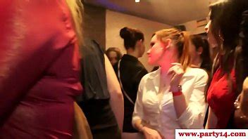 Real Euro Amateur En Grupo Chupando Polla XVIDEOS