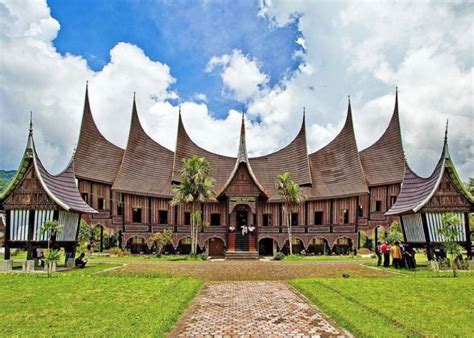 5 Keunikan Rumah Gadang Homecare24