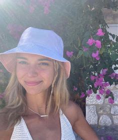 Hot Sexy Nikki Roumel Bikini Pics