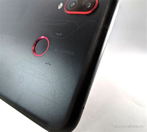 Honor Play Review: Inexpensive, Balanced, Unique