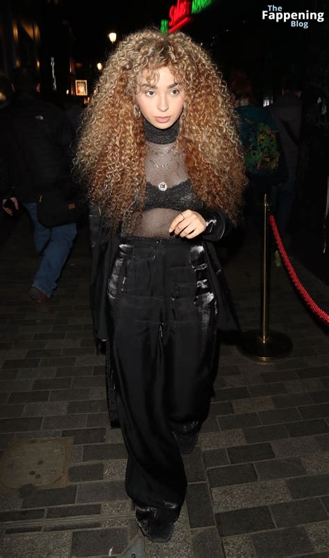 Ella Eyre Flashes Her Nude Tits At The Events Photos Onlyfans