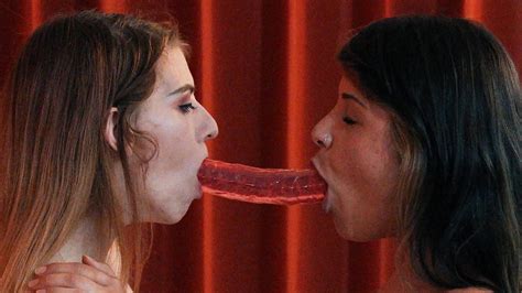 Two Lesbo Sluts Share A Dildo XNXX