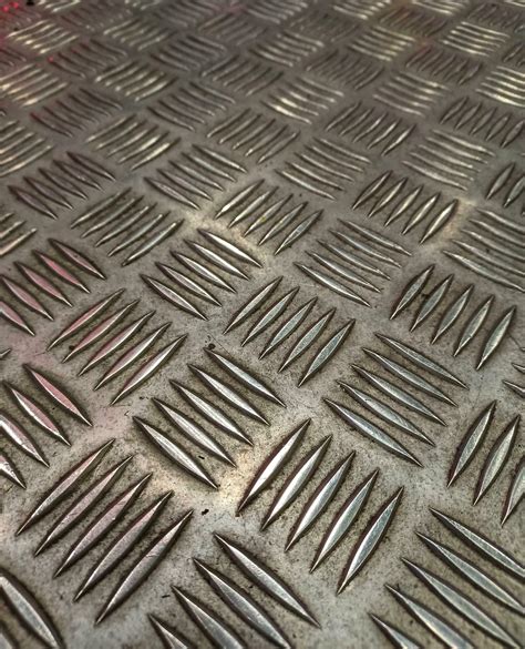 Aluminum Checker Plate Suppliers Textured Aluminium Chequer Sheet