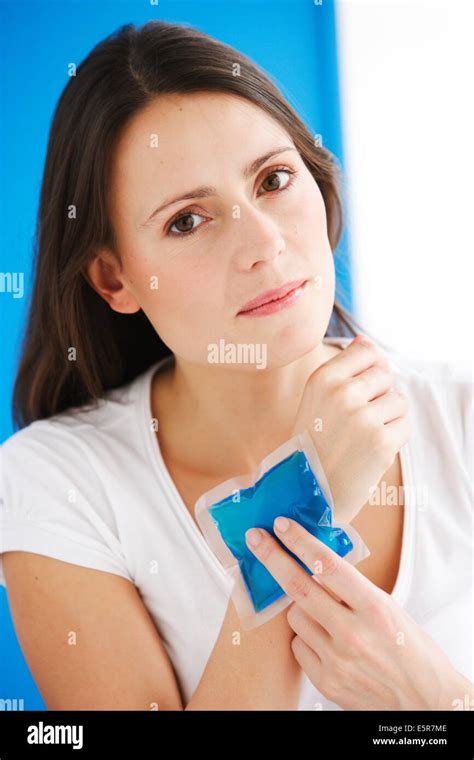 Woman Using A Hot Cold Gel Pack Treatment To Releive Pain Stock Photo Alamy