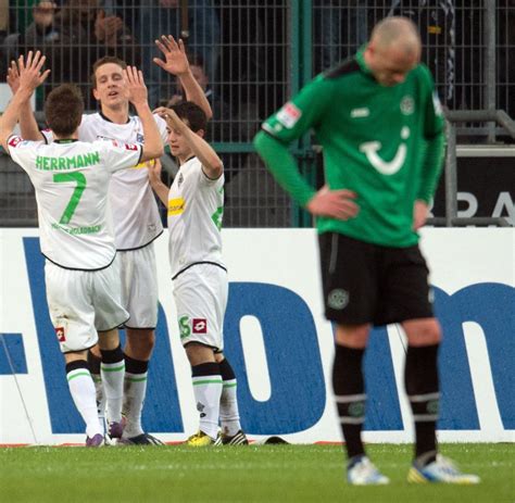 fussball bundesliga schmadtkes abschied von hannover  rueckt naeher welt