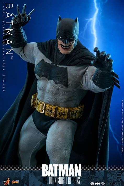Batman Hot Toys Cms The Dark Knight Returns Action Figure