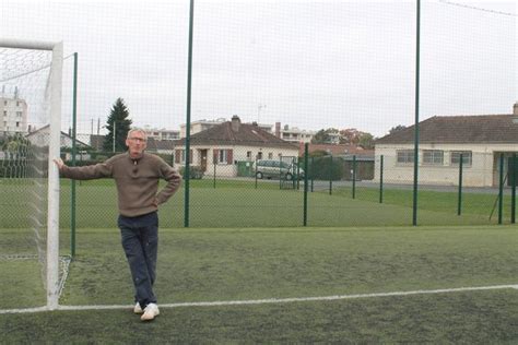 Jhabite Ici Dans Le Stade De La Louvière De Rambouillet