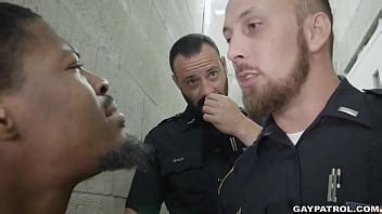 Follando a la policía blanca con una polla de chocolate XVIDEOS