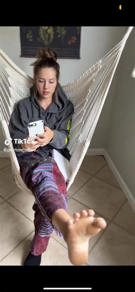 who else loves her feet : r/peytoncovfefe
