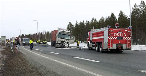 Mies Kuoli Rekan Ja Henkil Auton T Rm Yksess Haukiputaalla Yle