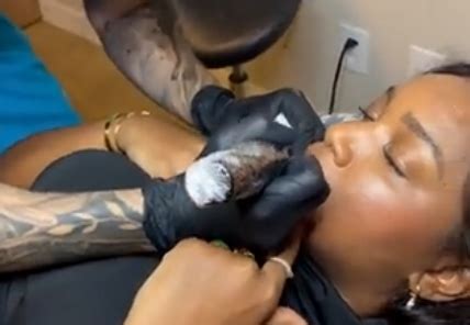 Iza Faz Tatuagem Ousada Em Parte Do Corpo Inusitada 180graus O