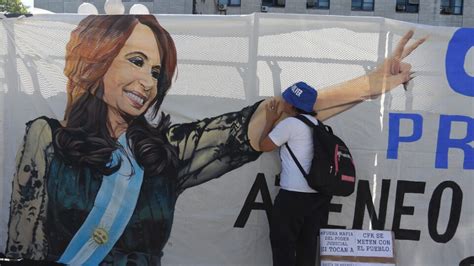 Una Veintena De Organizaciones Lanzan Una Campaña Para Que Cristina Kirchner Sea Candidata