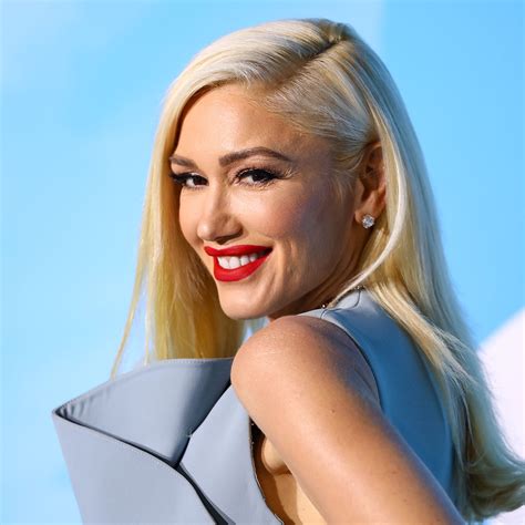 Hailey Bieber Catches Rays In The Tiniest Print Bikini Weve Ever Seen