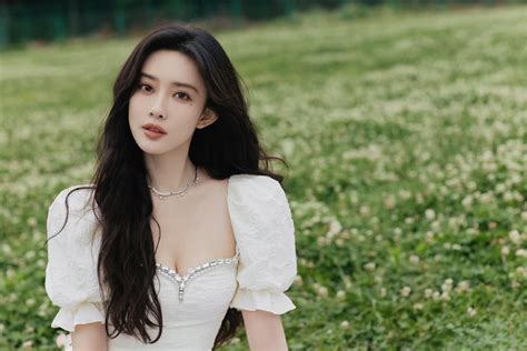 Sao nữ hot nhất hiện nay khiến cả nước choáng váng khi lộ ảnh quá khứ