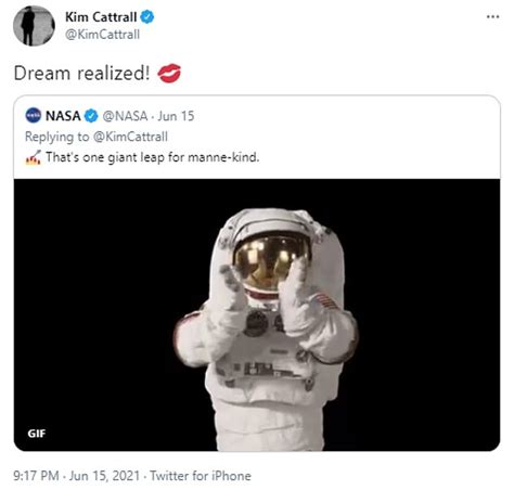 Kim Cattrall Pokes Fun At Her Absence From Sex And The City Reboot Daily Mail Online