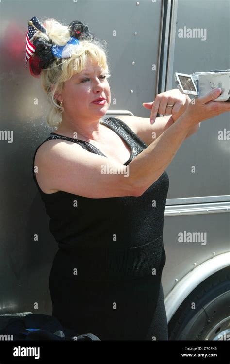 9 Hot Sexy Victoria Jackson Bikini Pics