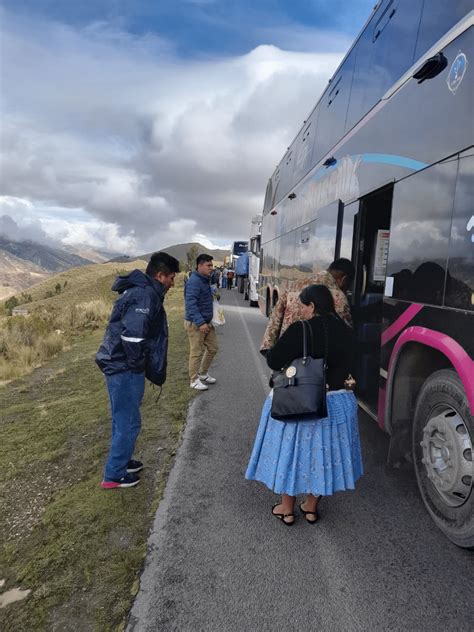 Bloquean Ruta Cochabamba La Paz Mineros Y Comunarios Exigen Control