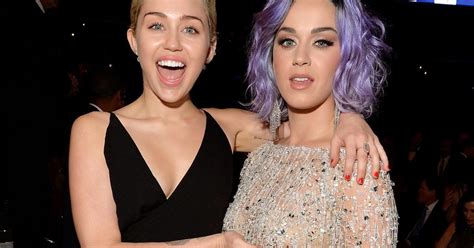 SEGRETI DEL WEB Miley Cyrus E Katy Perry Sfida Hot