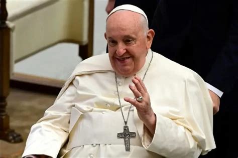 Papa Francesco Sottolinea Il Sostegno Ai Bambini Omosessuali Accetta Tuo Figlio Gay Il Mantello