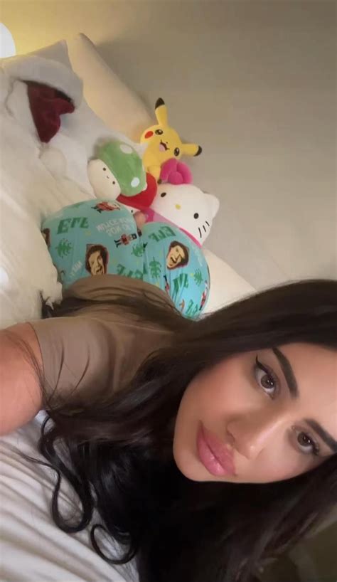 Best Me Or Ps Blonde Brunette Latina Ebony Indian Desi Girl Thicc Yoga Twerk Egirl Gyatt