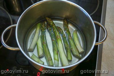 Жареная спаржа с чесноком и петрушкой. Рецепт с фото