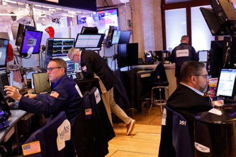 Wall Street mantiene su empuje con los principales índices al alza tras