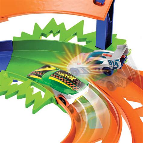 Hot Wheels İkili Yarış ve Akrobasi Pisti HTK