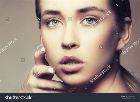 Beauty Face Woman Green Eyes Nude ภาพสตอก 632863529 Shutterstock