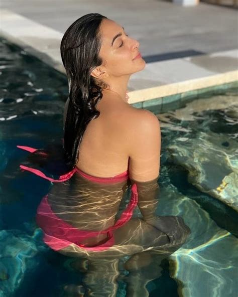 Kiara Advani Hot Bollywood Bikini Bikini Pictures Bollywood Celebrities Outfits