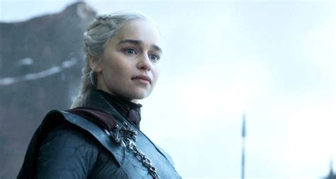 Emilia Clarke On Why She Found Her Mildly Lesbian Scene In Game Of Thrones So Awkward