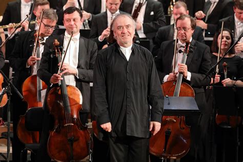 Direttore d'orchestra russo a Caserta, parte la caccia alle streghe