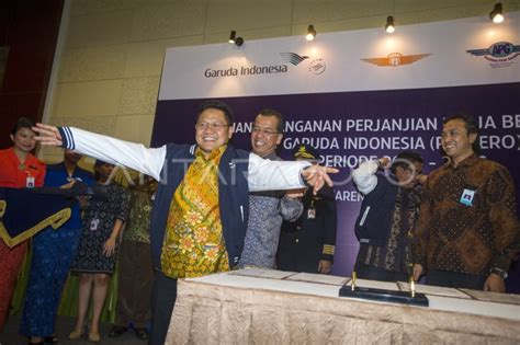 Perjanjian Kerja Bersama Garuda Indonesia Antara Foto