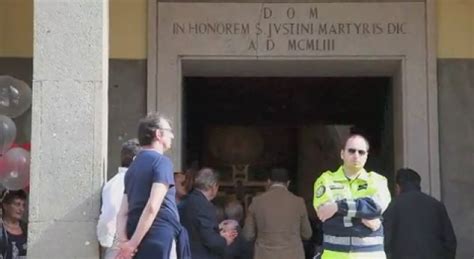 I Funerali Di Simone Il Ragazzo Gay Suicida