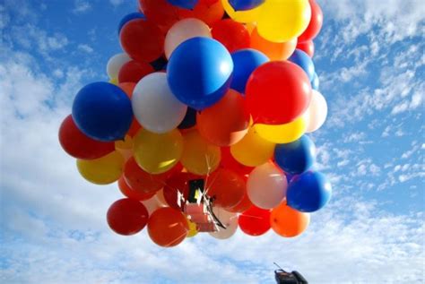 Canadian Goes Airborne In Lawn Chair Lifted By Helium Balloons