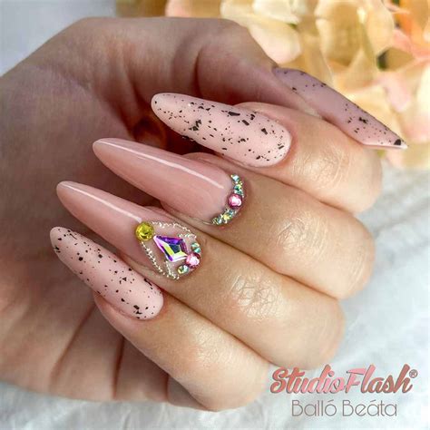 Nude K Rm K Eg Sz Vben A B Zs Sz N K R M Ami Mindenhez Illik