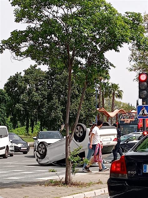 Vuelca Un Coche Tras Colisionar Con Otro En La Intersecci N Aleda A A