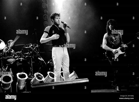 The Net Worth Of The Spin Doctors' Chris Barron: 10 Times He Spun His Fortune