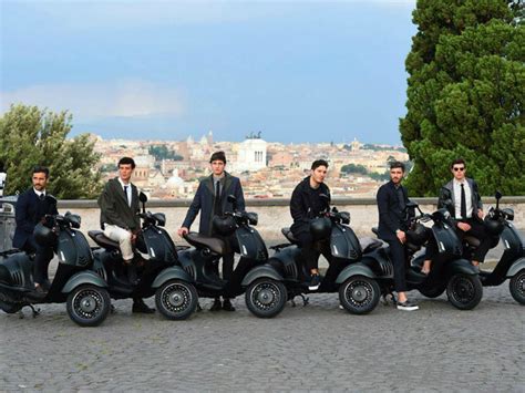 Vespa 946 Giorgio Armani Edición Especial Atracción360