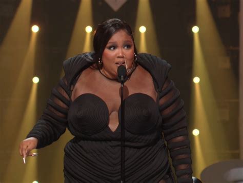 Lizzo Had A Message For Her Haters During Her 2022 Vmas Speech Im